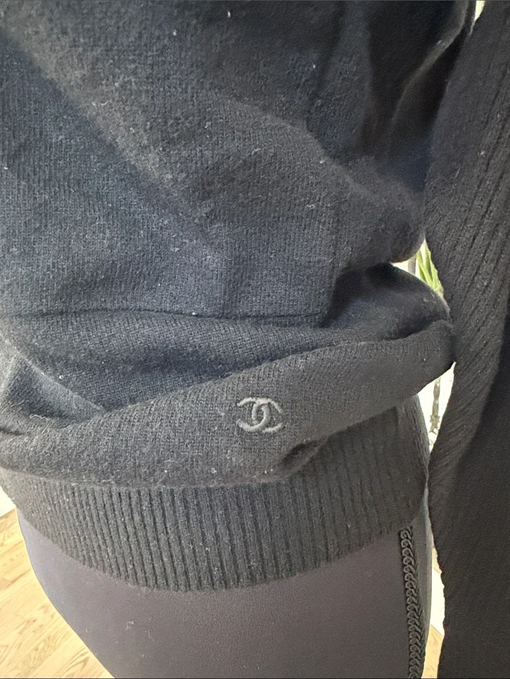 Authentic Chanel Classic Black Womens Crewneck Pocket Cashmere Sweater (M/L)